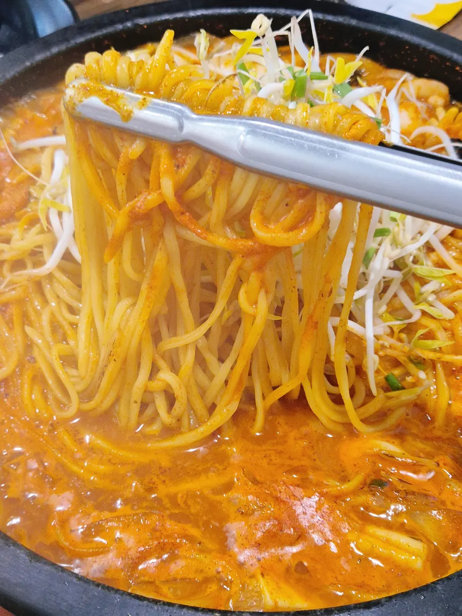 밀양돌짬뽕 가게 앞 전경