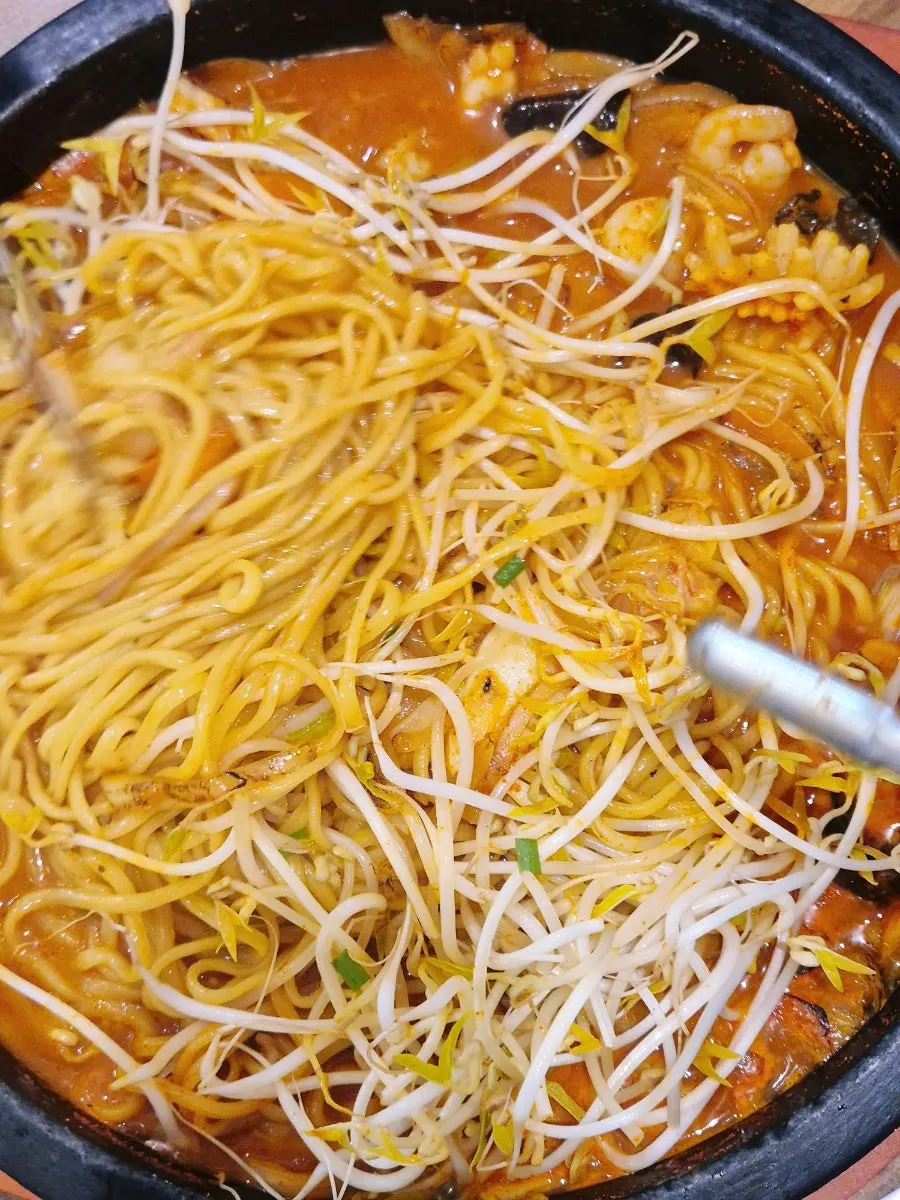 면에 맛이 스며든 야끼우동 느낌의 돌판 짬뽕