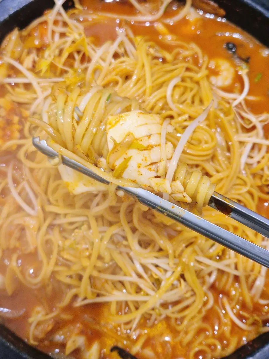 뜨끈한 돌판 짬뽕 한 그릇