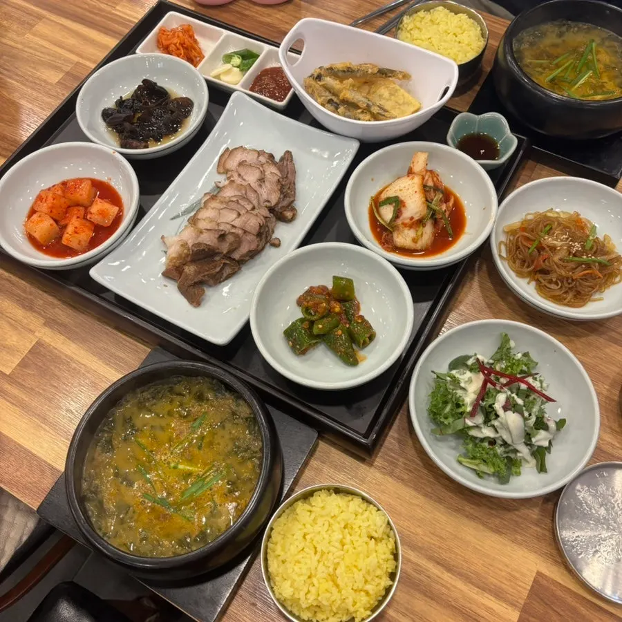 일품이로정 추어한상 기본 상차림