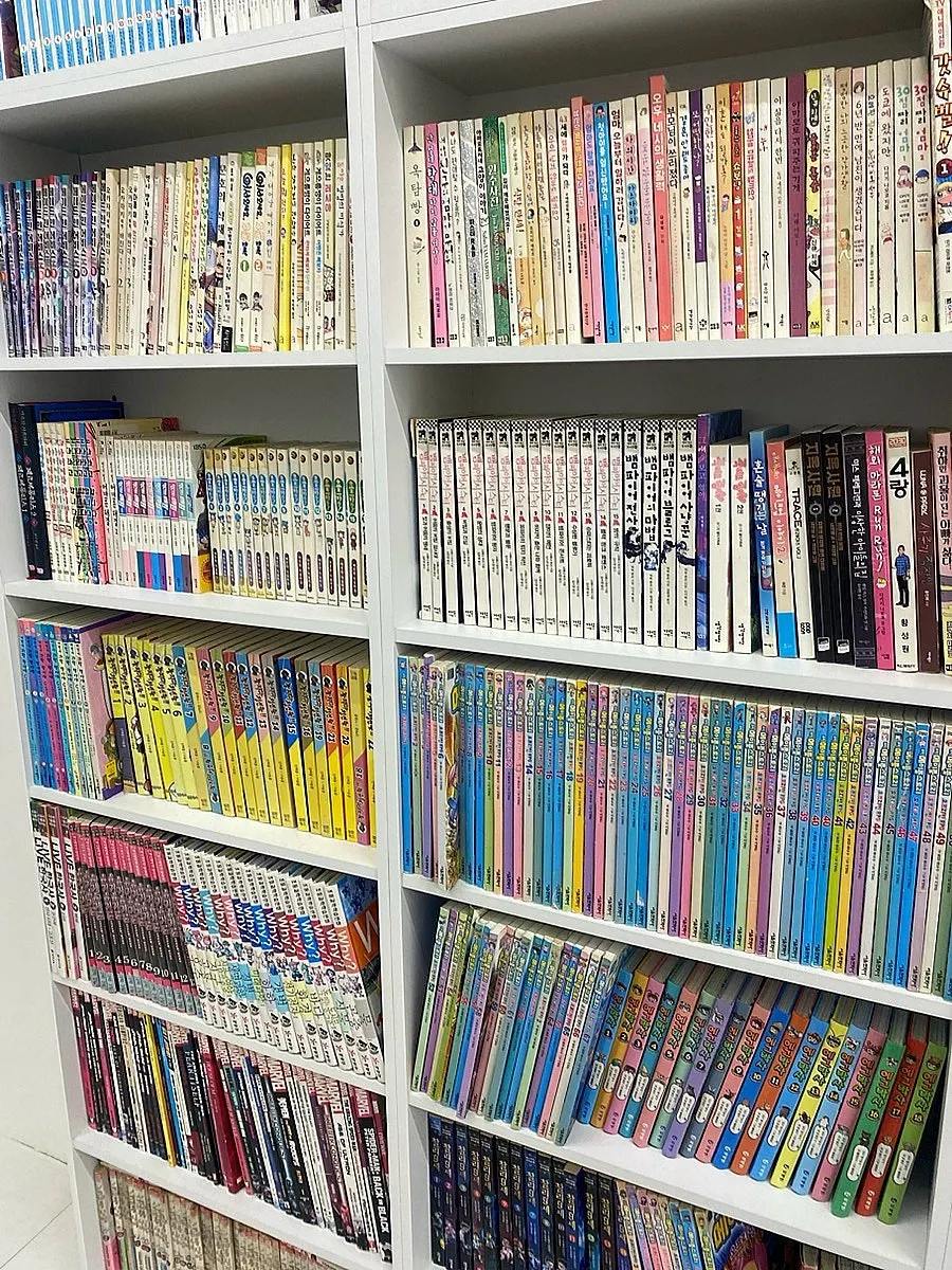 Bookshelves with a wide range of comics