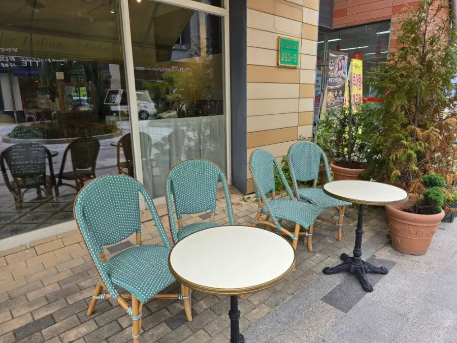 Entrance décor at Damgeum Gelato Misa Branch