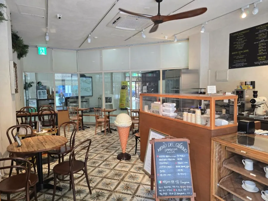 Outdoor terrace at Damgeum Gelato Misa Branch