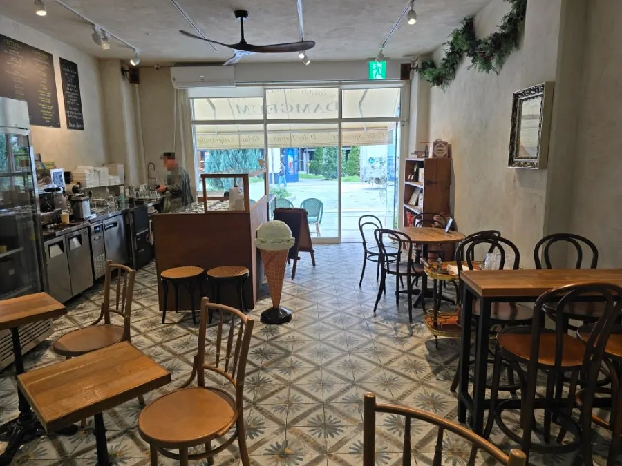 Interior seating at Damgeum Gelato Misa Branch