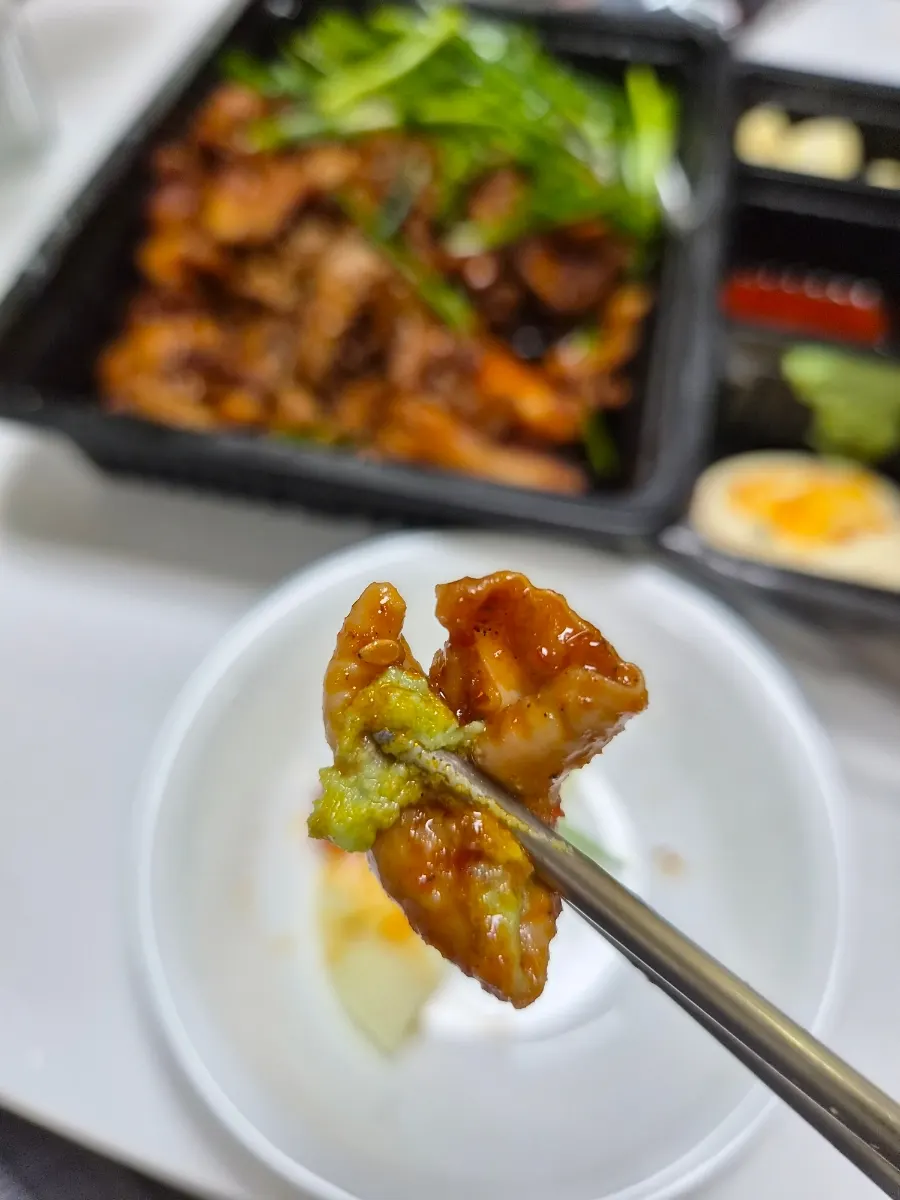 Mayo and wasabi mixed as a dipping sauce for gopchang