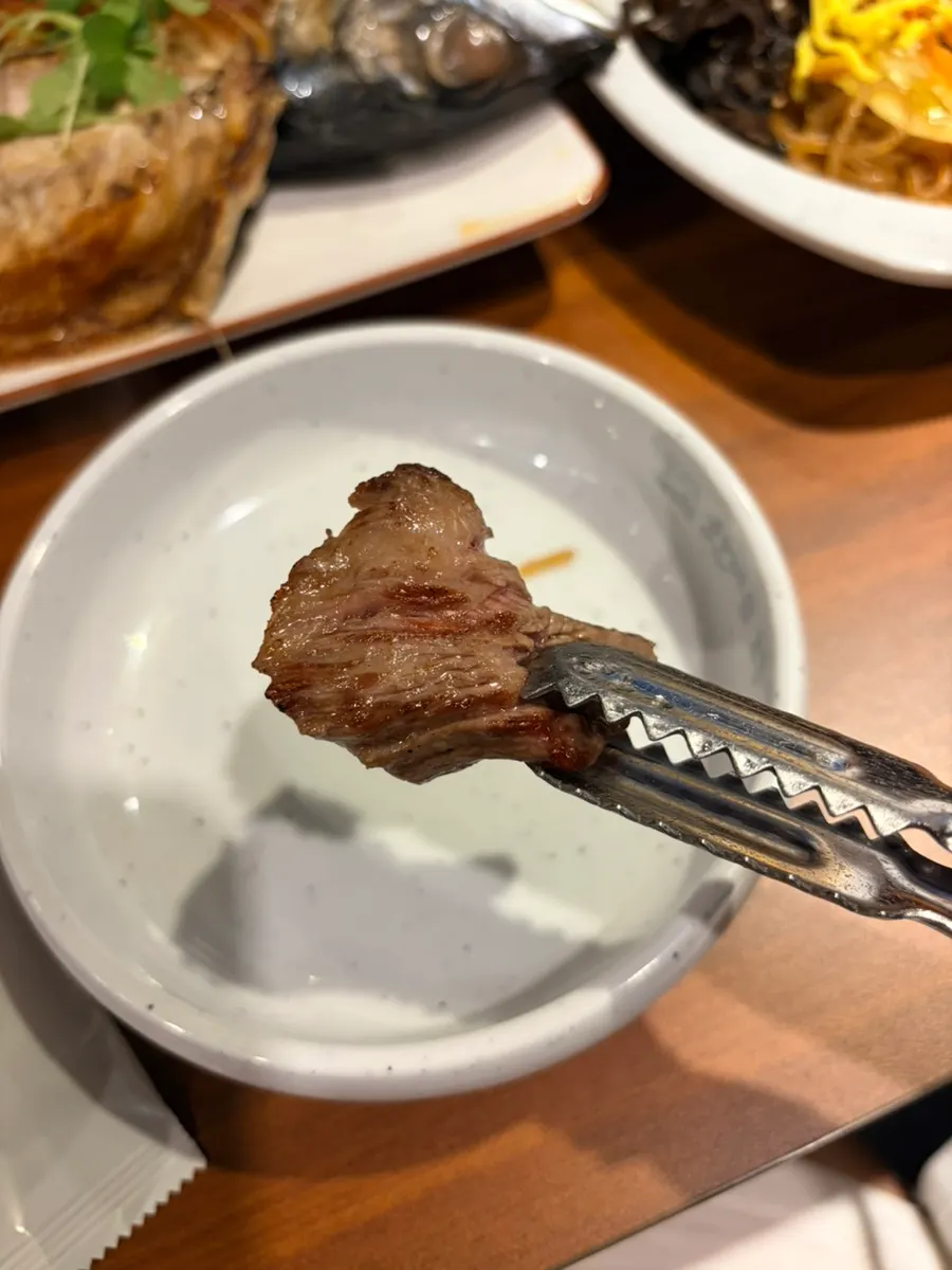 센 불판 위에서 익어가는 소고기