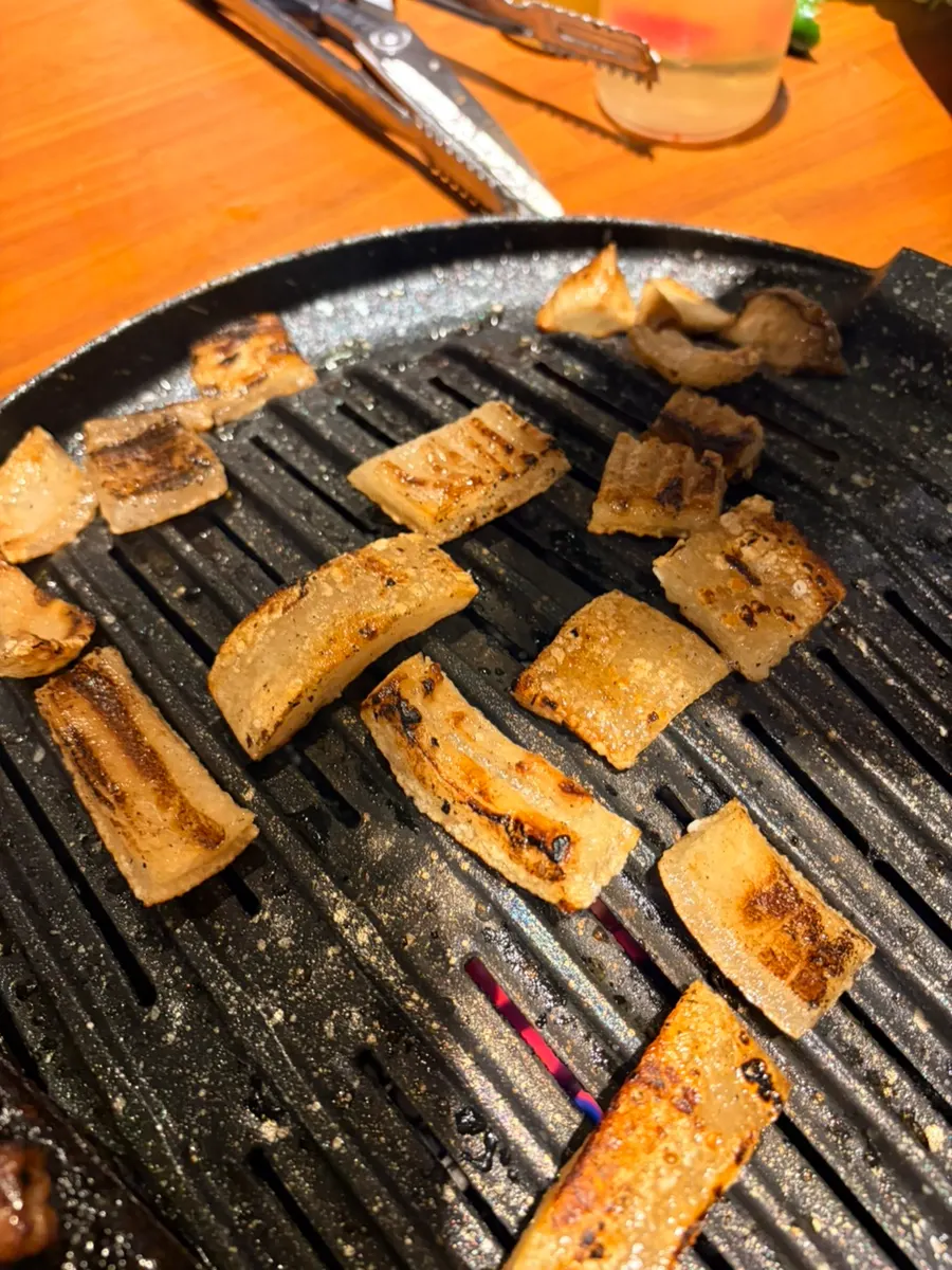 추가로 주문한 돼지껍데기