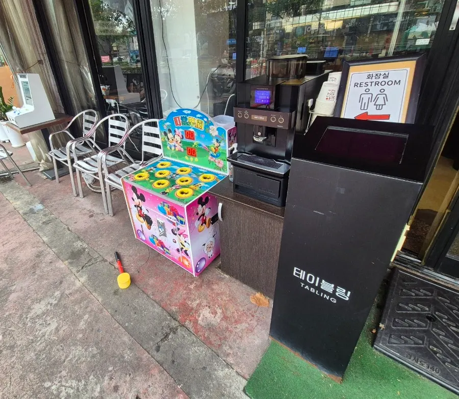 미강식당 포장 안내가 붙은 매장 입구