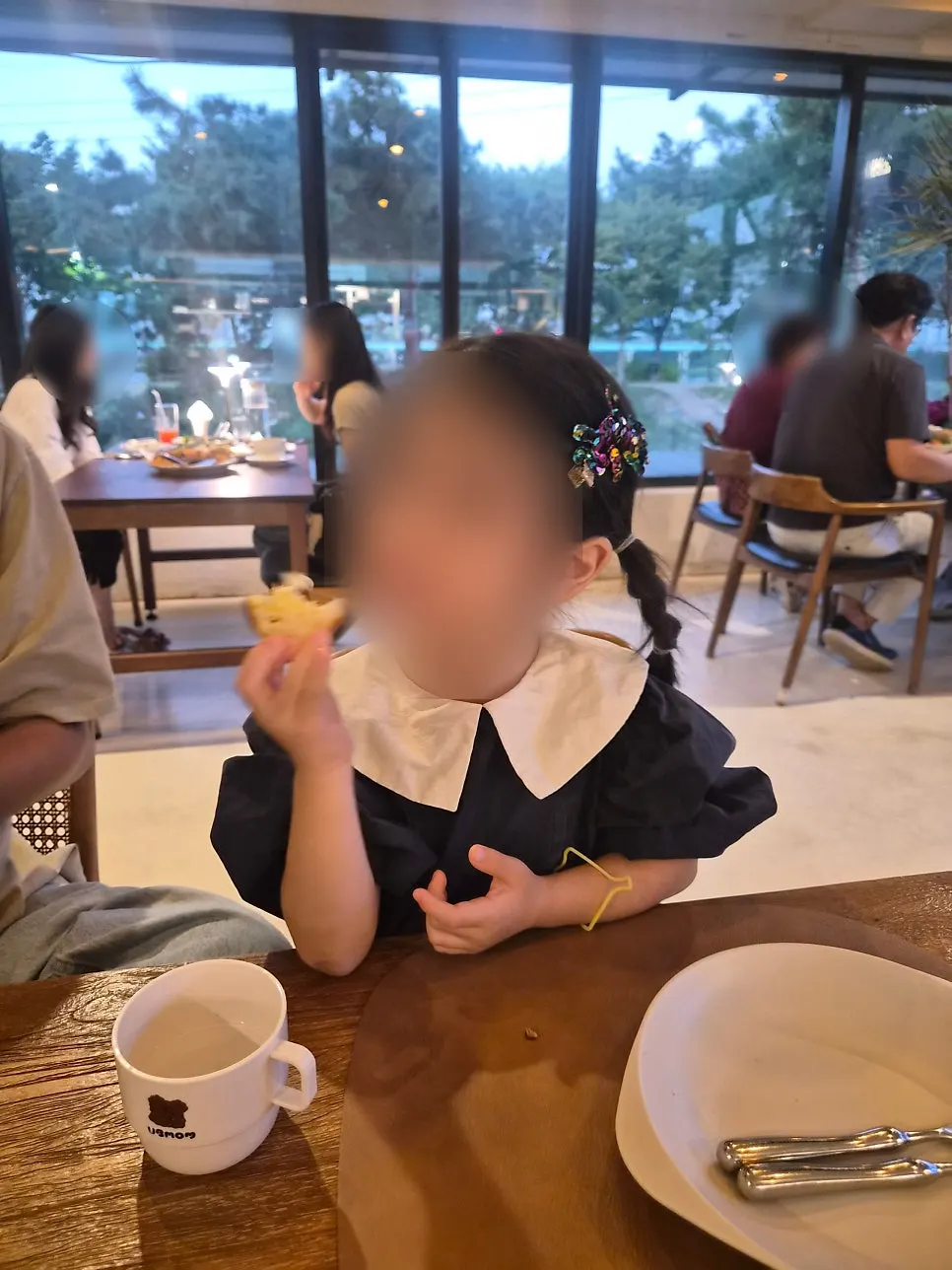 Table with salad and pasta placed together