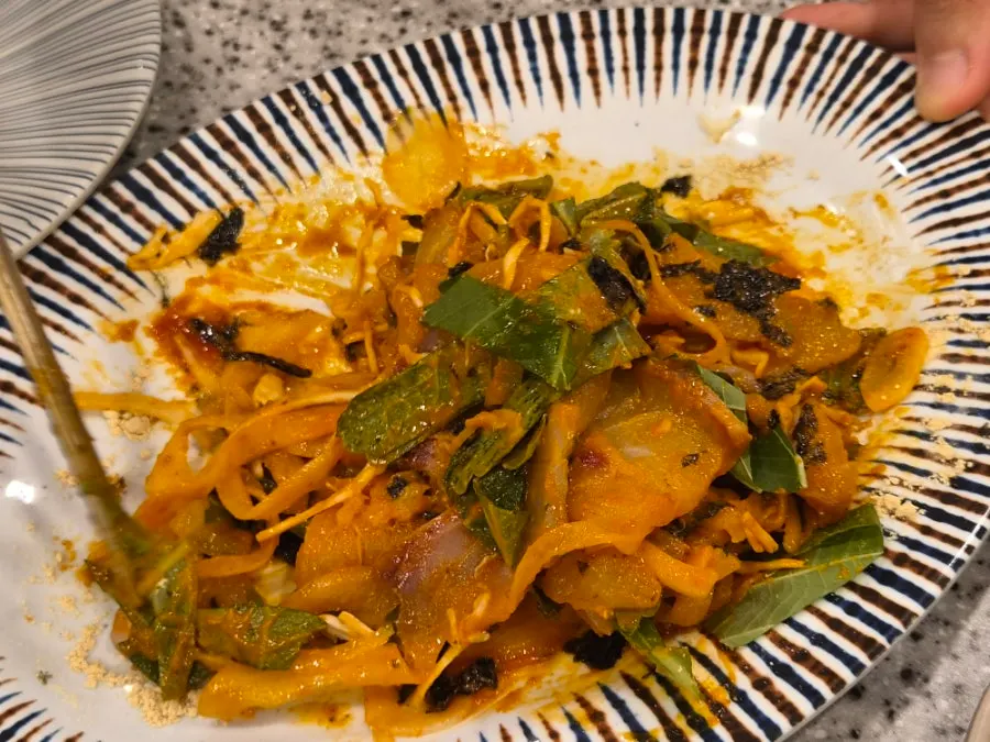 콩가루와 참기름 올린 막회