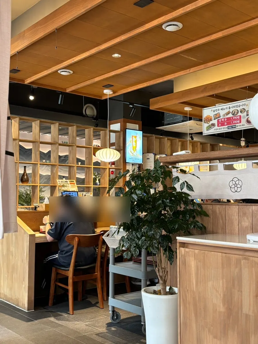 Meja di dalam Misikga-ui Udon Daeyeon Direct Branch