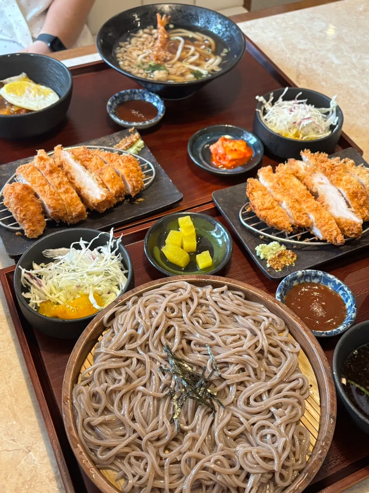 점보세트 판모밀과 콤보세트 우동 한 상 차림