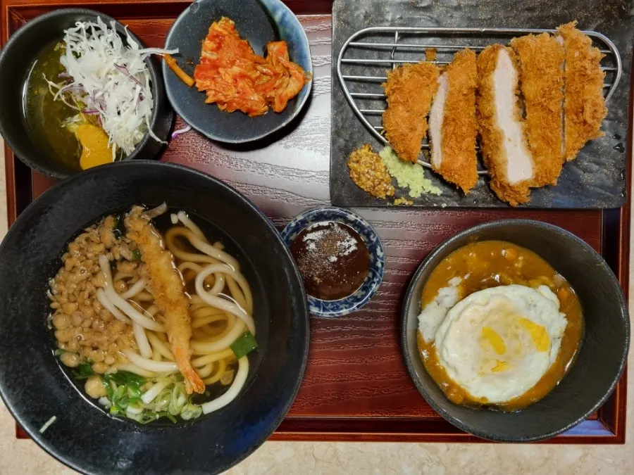 Combo set udon served with tonkatsu