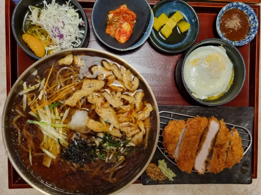 A fresh order of cold soba tonkatsu