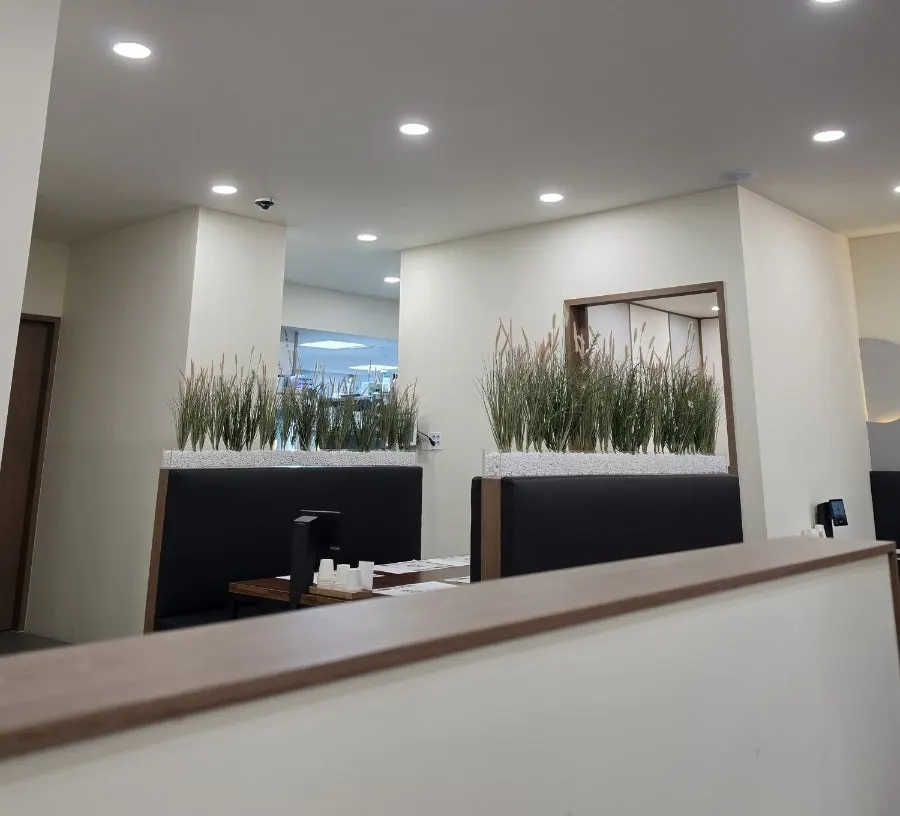 White-toned, tidy interior of Mikodam Magok-Balsan Branch