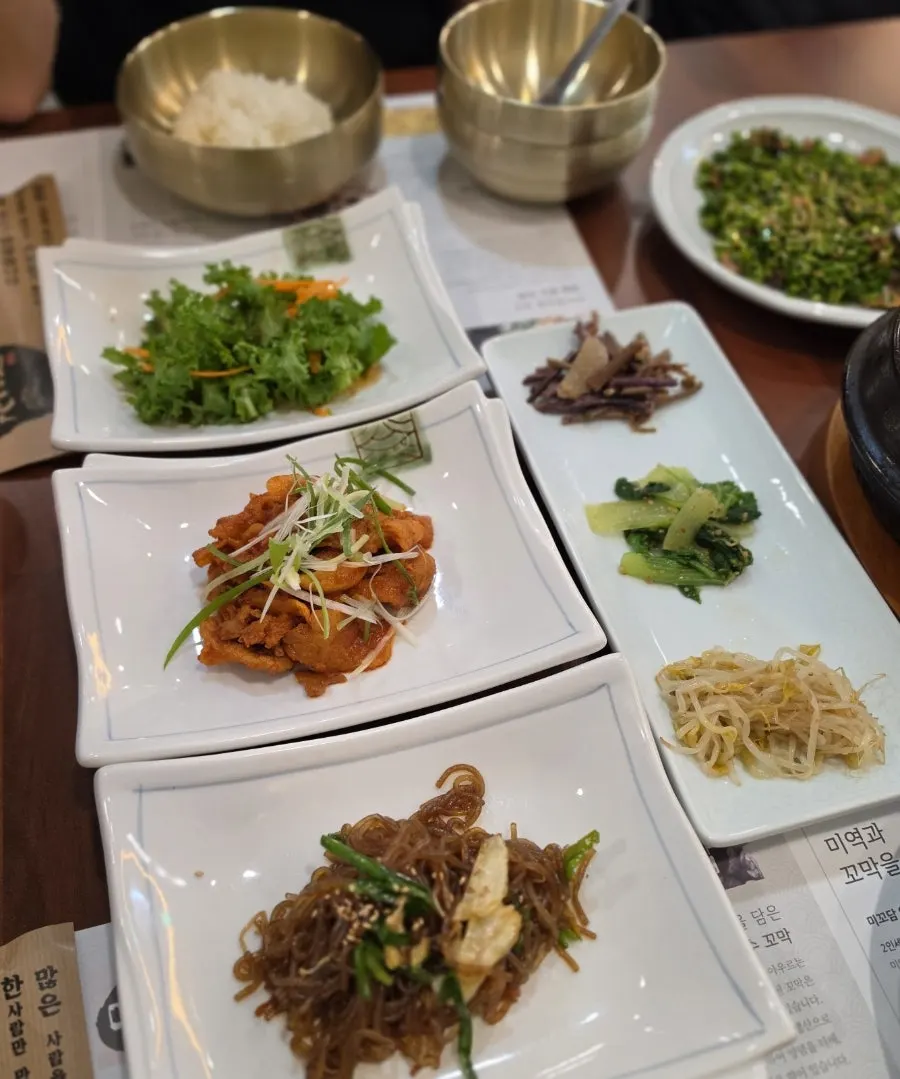 The large grilled mackerel that comes with the set