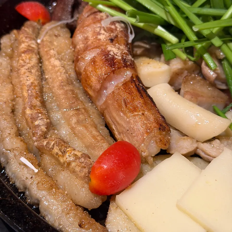 Sizzling hanwoo gopchang platter cooking
