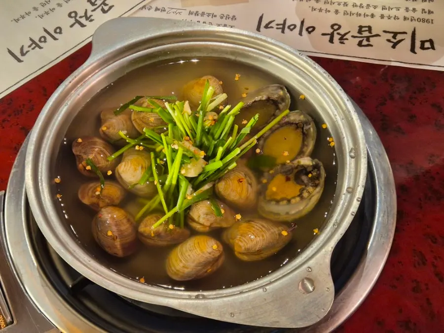Table setting with complimentary clam soup