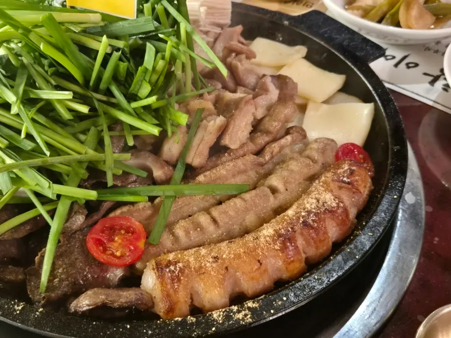 Golden-brown grilled gopchang and daechang assortment