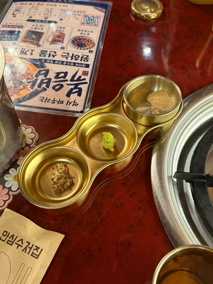 후식 아이스크림과 뽑기가 있는 매장 한쪽