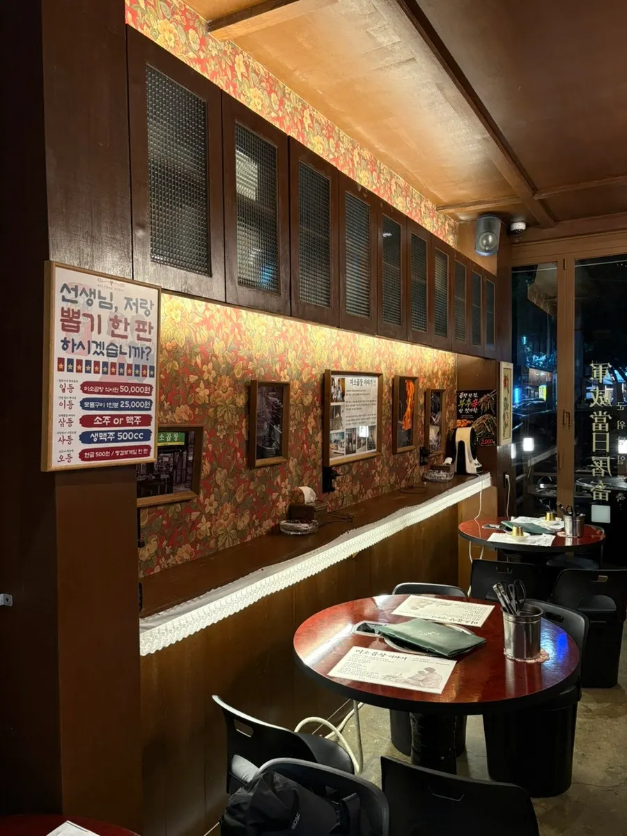 Neatly arranged dining hall at Miso Gopchang Wolseong
