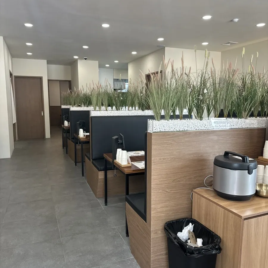 โซนที่นั่งของร้าน Mikodam ที่สะอาดเรียบร้อย