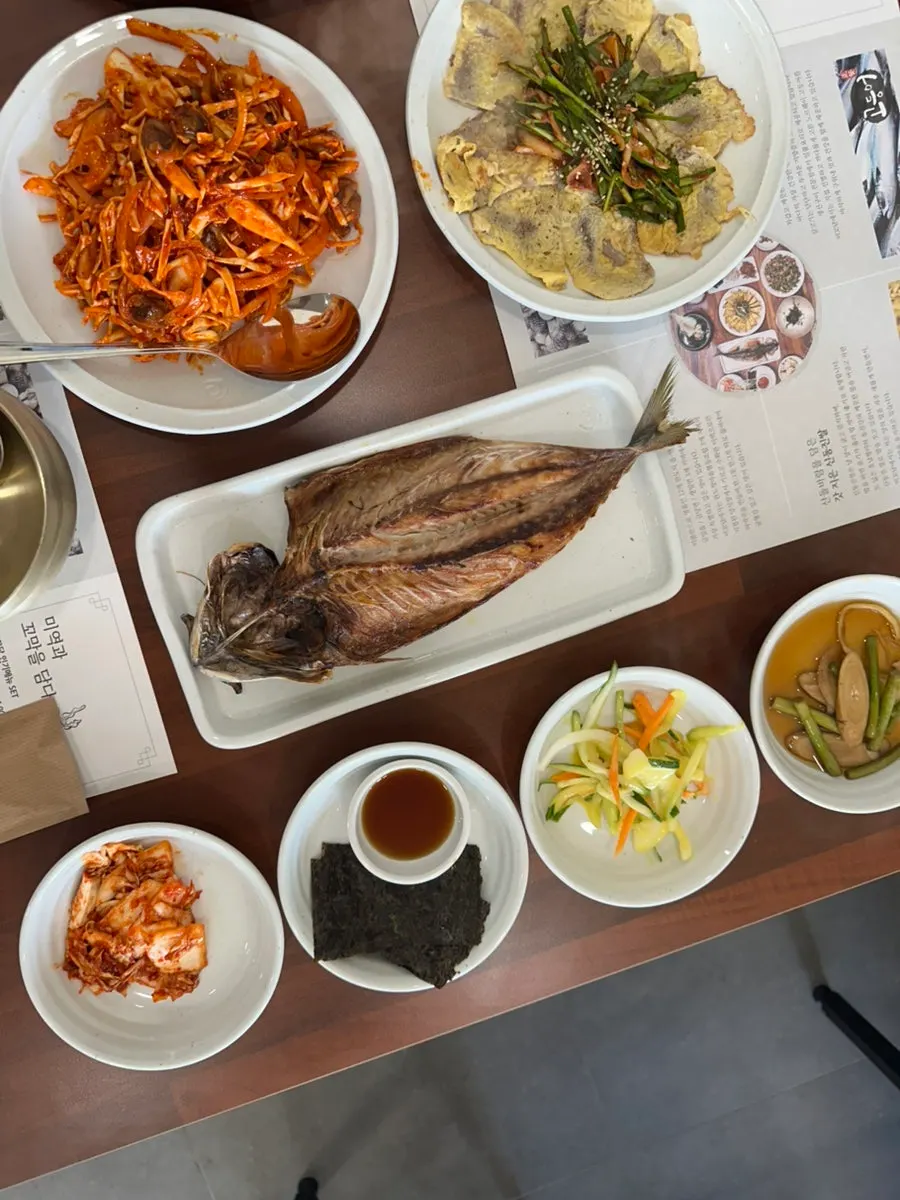 ชุดอาหารที่กินคู่กับเมนูหลักและบันชัน