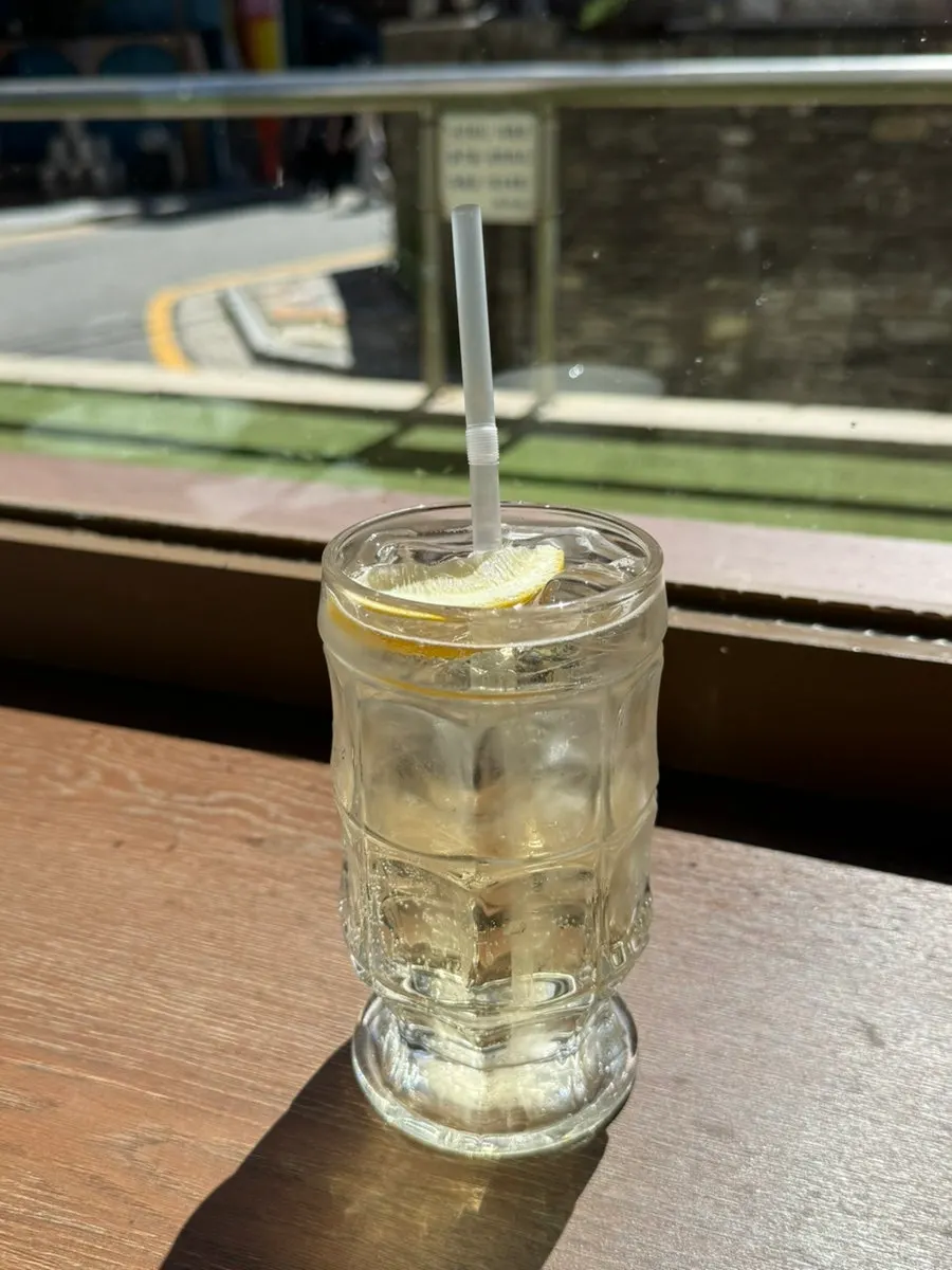 A glass of yuzu highball at Moa Gangnam