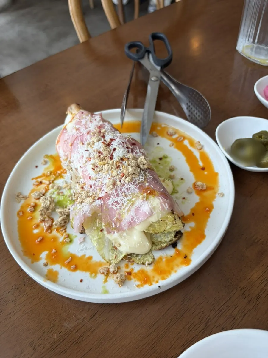 Close-up of the jambon napa cabbage salad