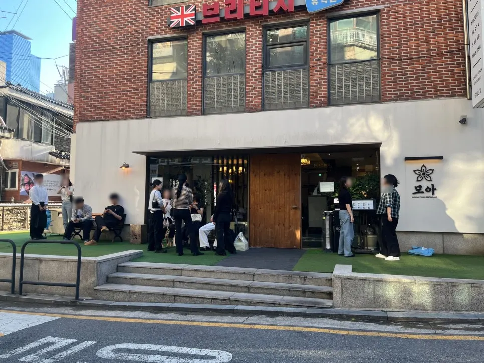 Entrance of Moa Gangnam, a 5-minute walk from Gangnam Station Exit 11