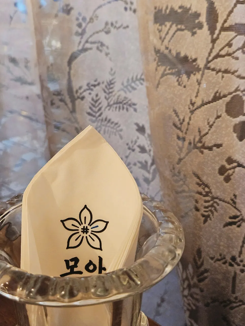 모임하기 좋은 모아 강남 좌석 풍경