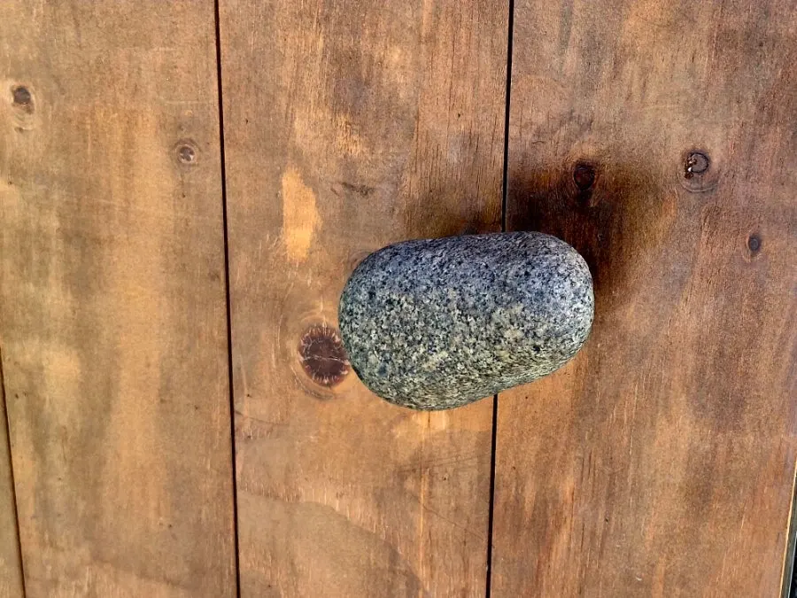 Stone-like door handle at the entrance