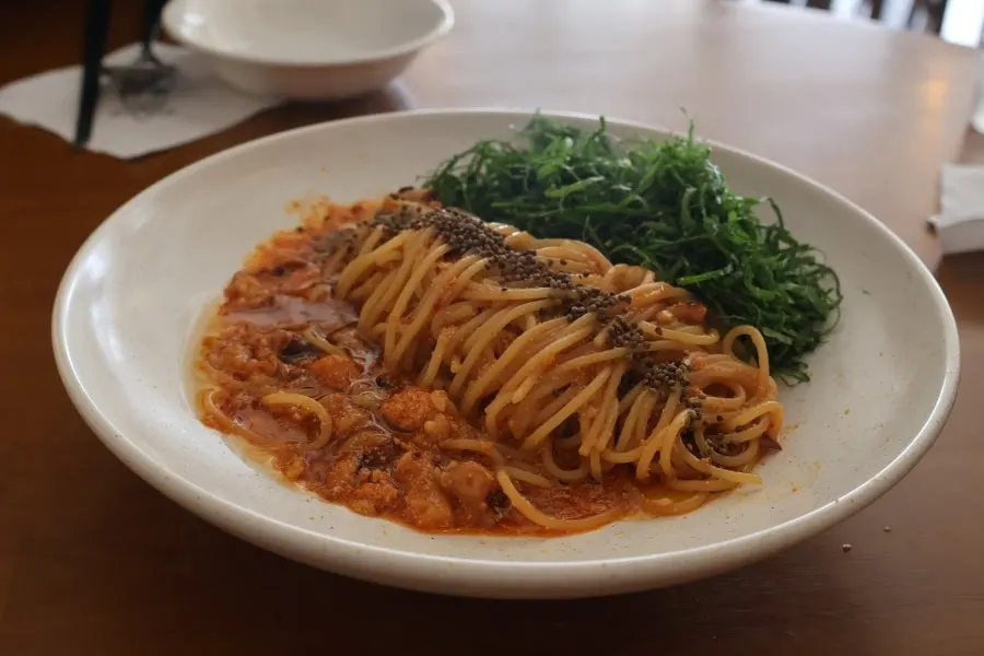 Perilla oil salted-seafood pasta topped with whole perilla seeds