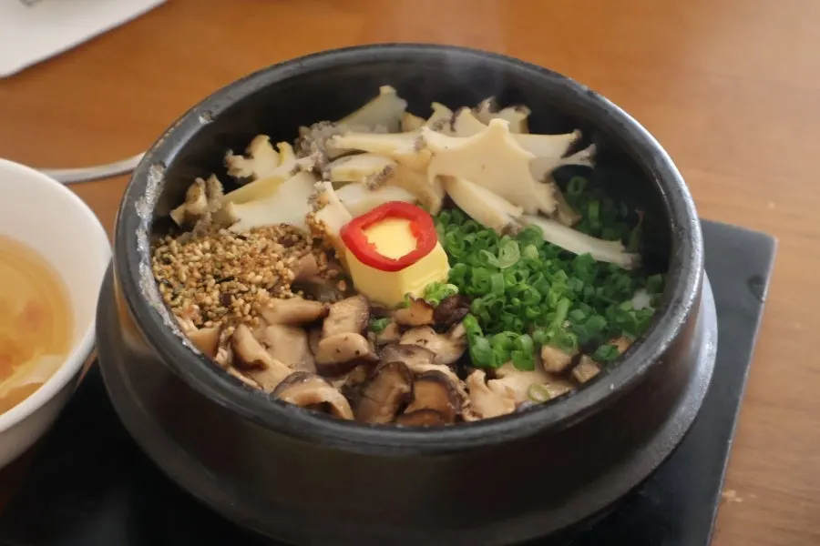 Abalone and shiitake mushroom butter hot pot rice