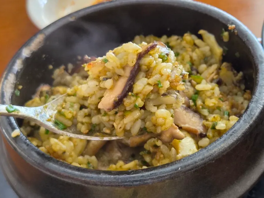 Abalone mushroom butter hot pot rice mixed and ready to eat