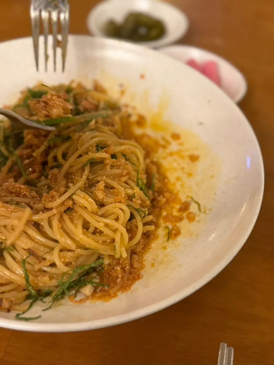 Colorful presentation of the perilla oil salted fish pasta