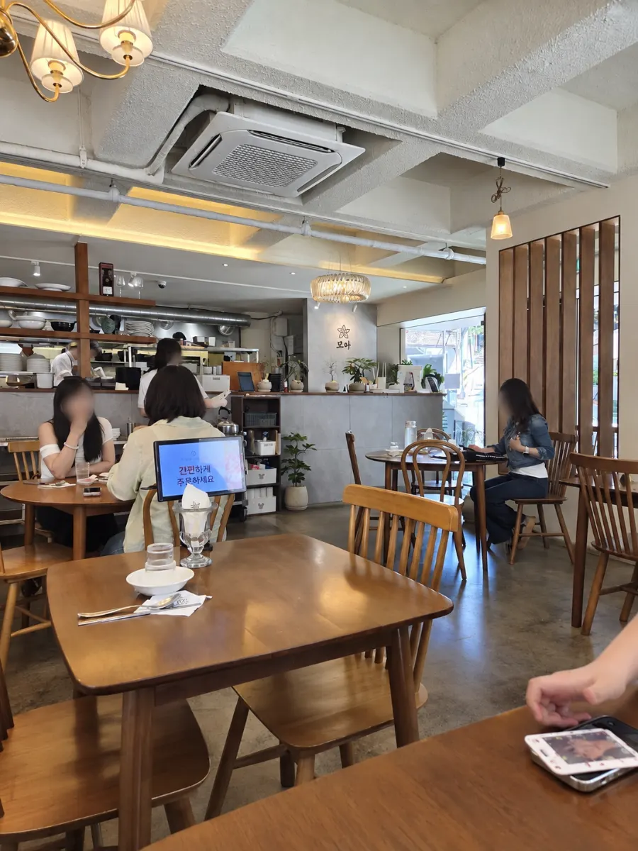 Window seating area at Moa Gangnam