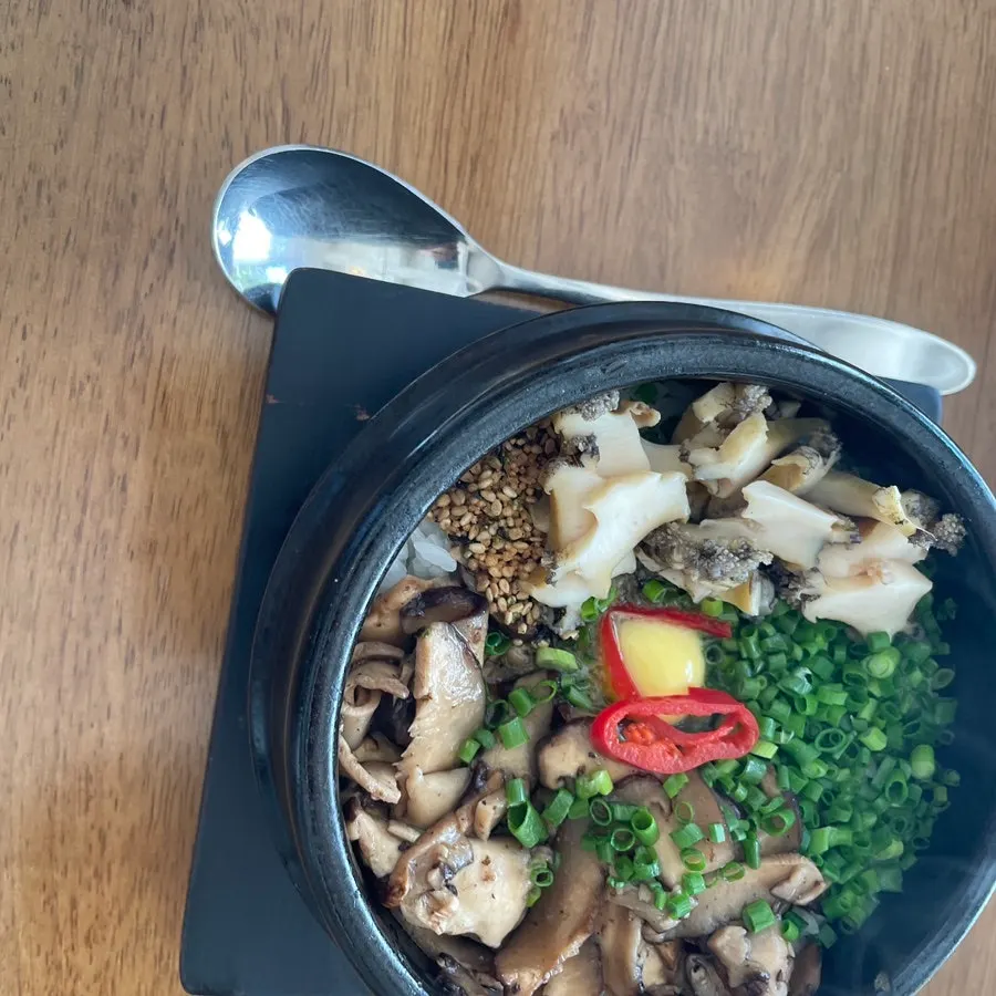 Abalone-mushroom butter pot rice with lid opened