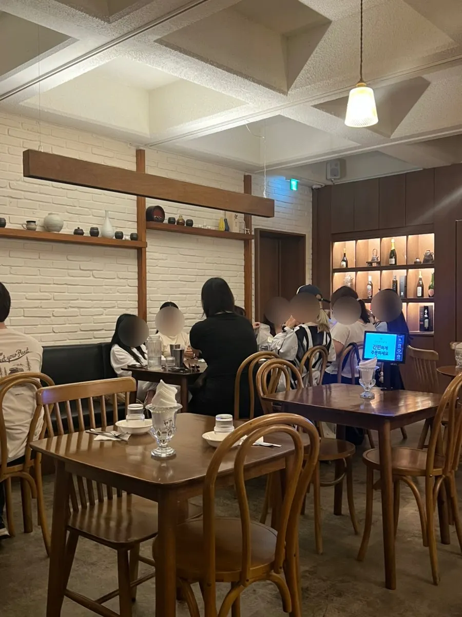 Warm, calm interior of Moa Gangnam