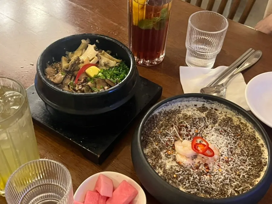 Two dishes set on the table at Moa Gangnam