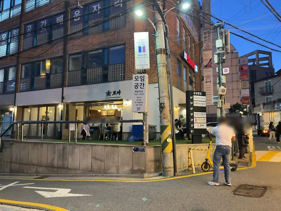 Window seat at Moa Gangnam with outdoor tables open