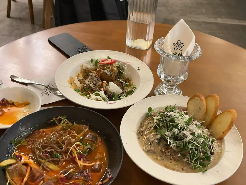 Three dishes ordered for two laid out on the table at Moa Gangnam