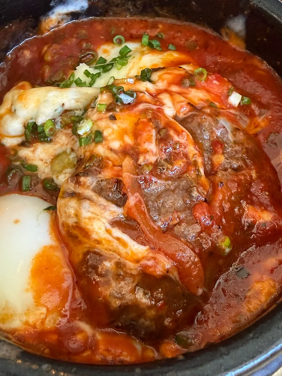Tteokgalbi and tomato sauce piled onto baguette