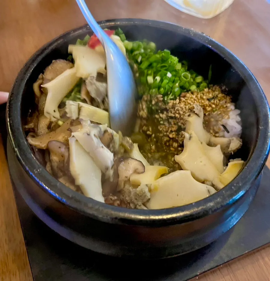 Pot rice packed with abalone and shiitake mushrooms