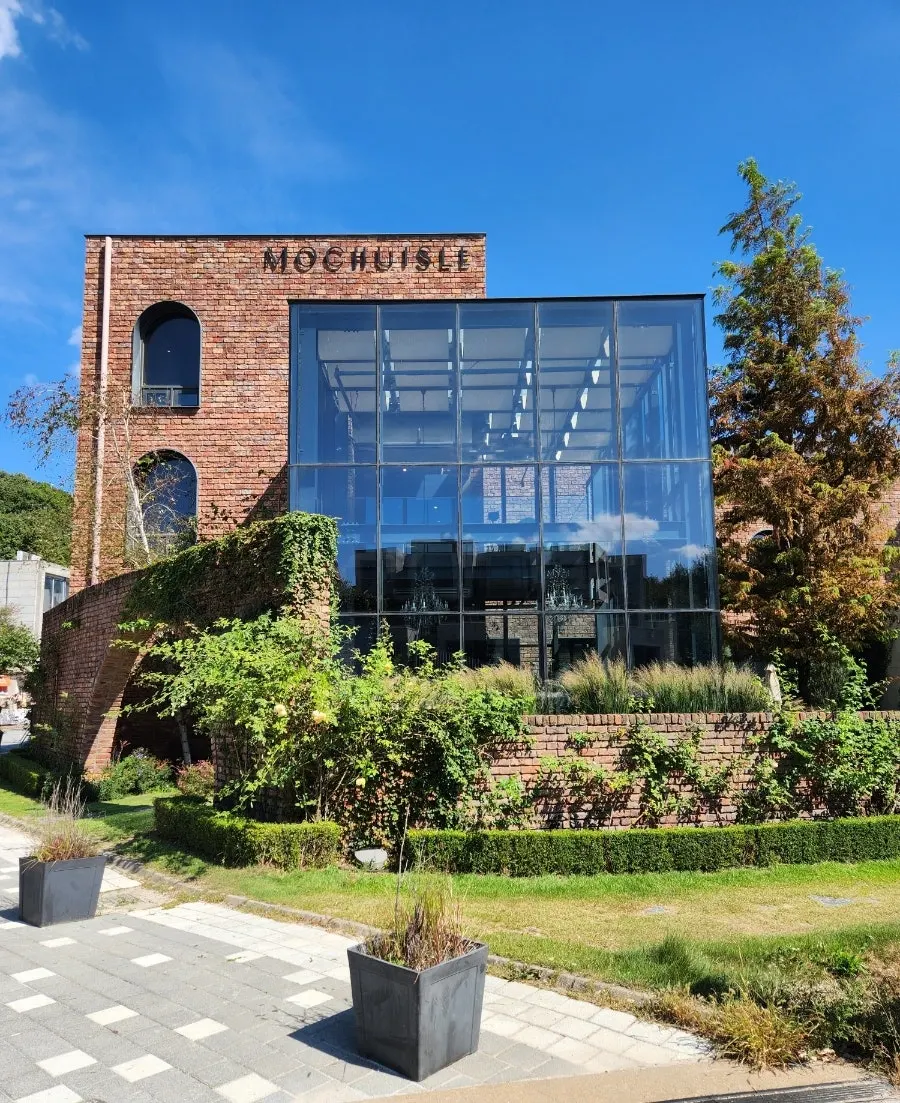 European-style building of Mokushura Table
