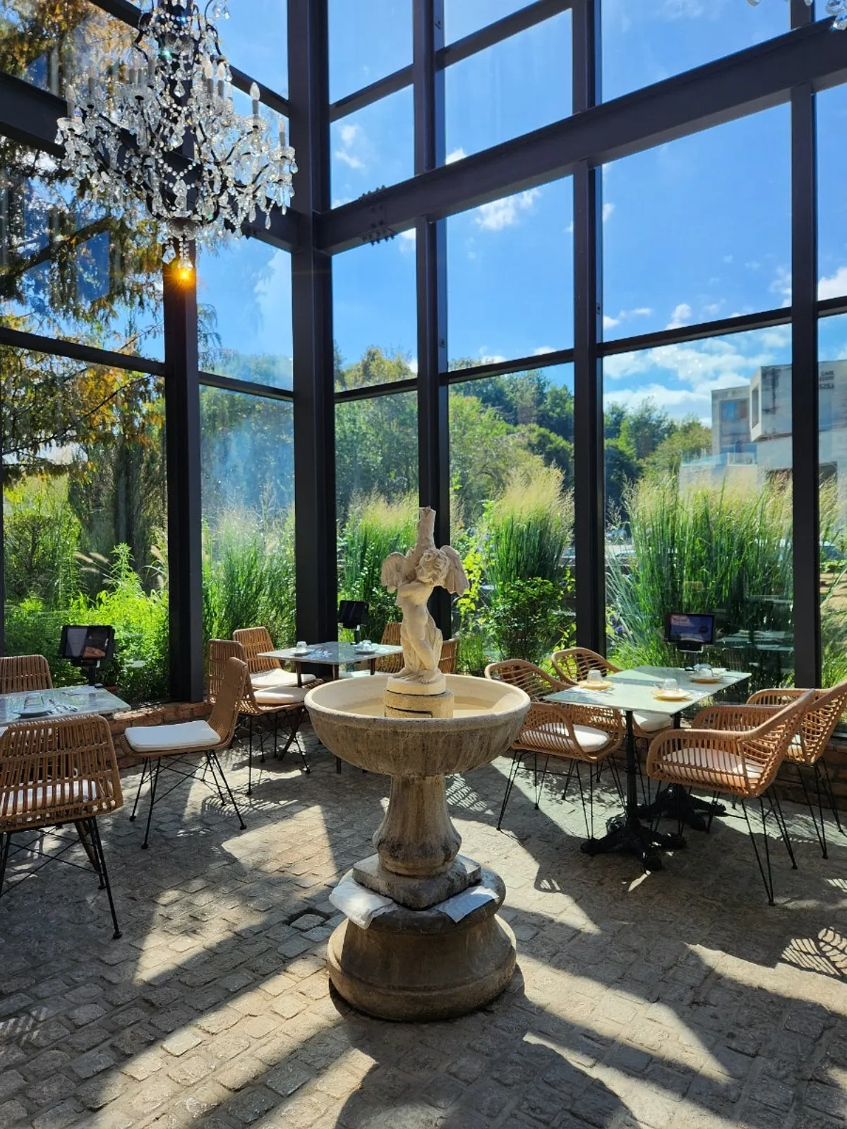 Photo spot at the entrance of Mokushura Table
