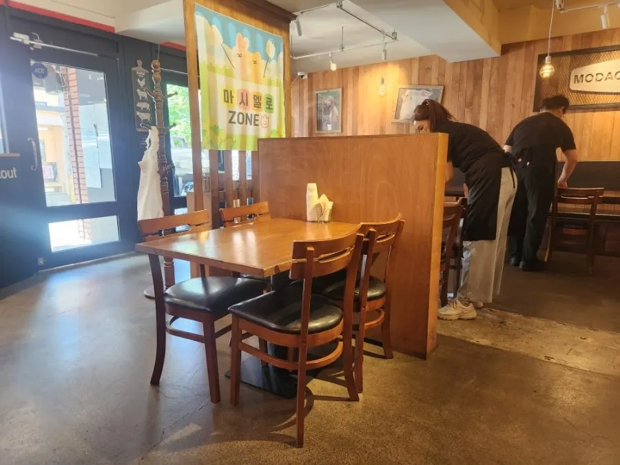 Cozy table seating area