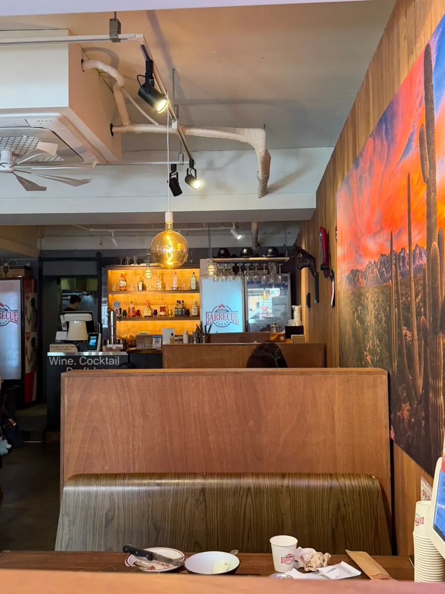 Gudang arak kedai dengan wain dan whisky