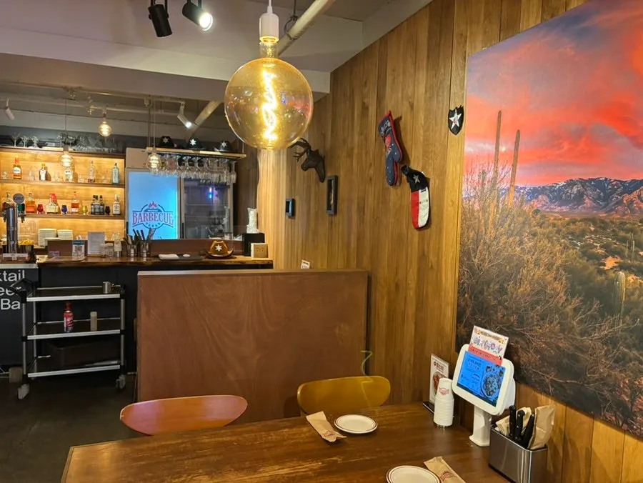 Wall decorated with American-style decor
