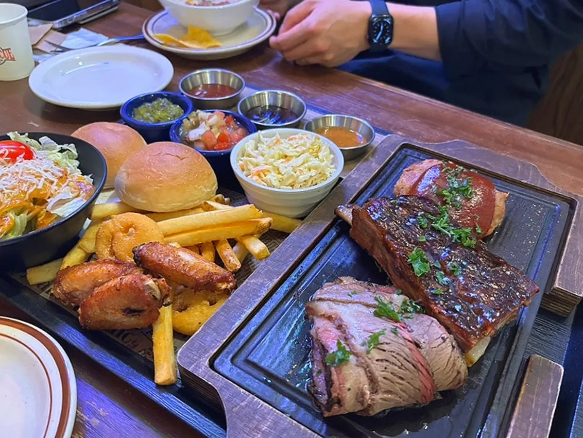 Spare ribs with side fries and salad